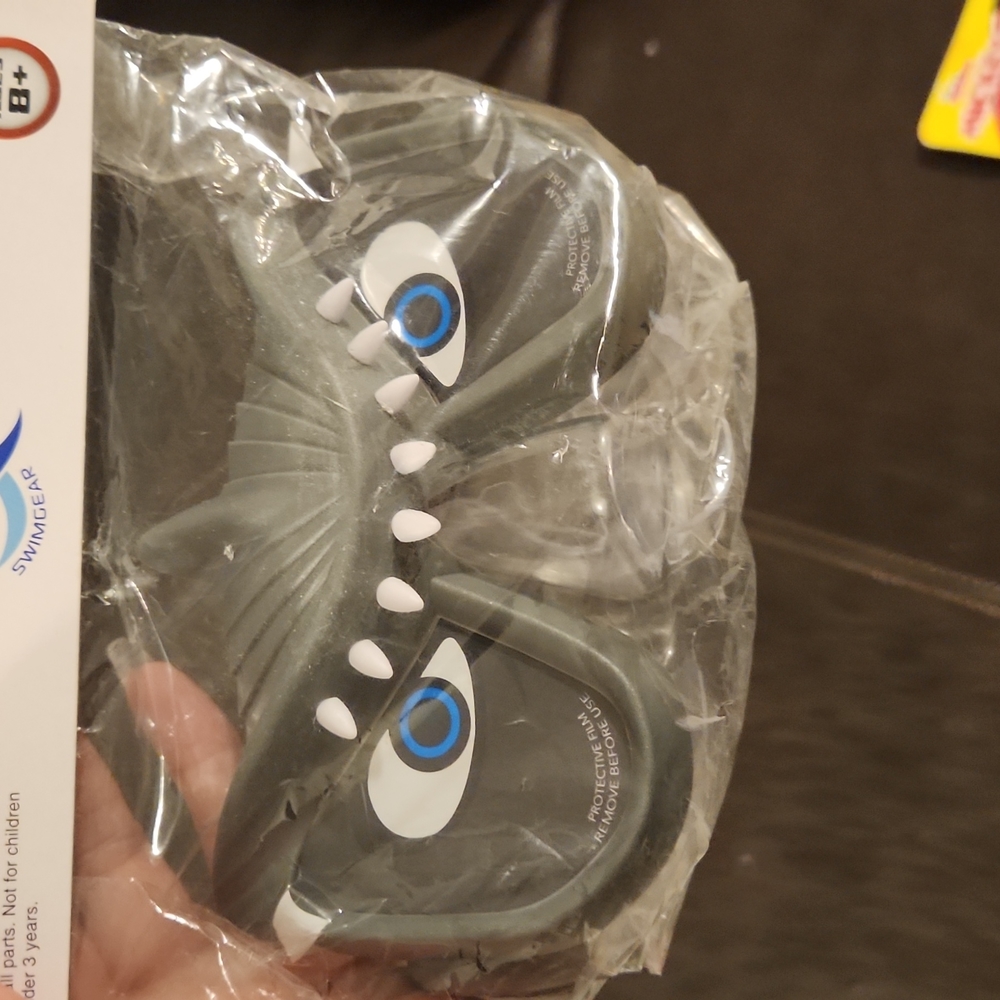 Goggles - Picture 2 of 2